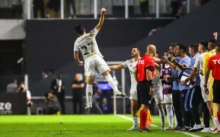 em novo duelo polêmico Santos se vinga e vence o América-MG pela Série B