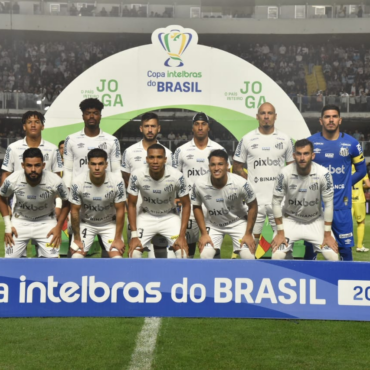 O Impacto do Santos FC no Futebol Brasileiro: Um Legado Inigualável