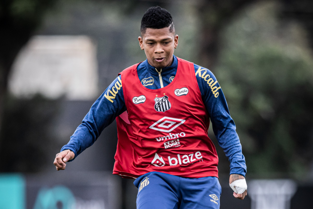 Billy Arce fica de fora dos jogos do Santos e não corresponde nos treinos