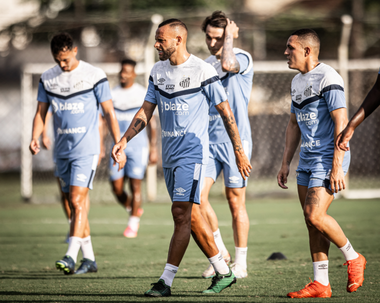 futuro de jogadores com contratos curtos para 2025 é avaliado pelo santos