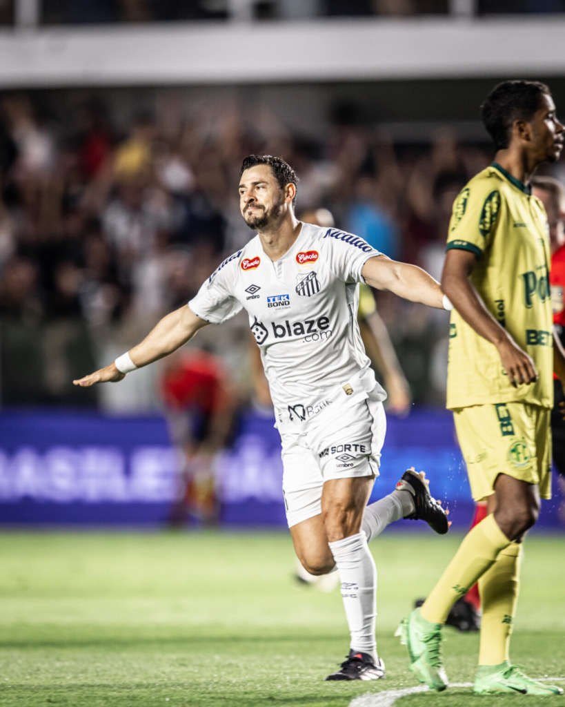 Giuliano volta a marcar gols em três jogos seguidos após quatro anos