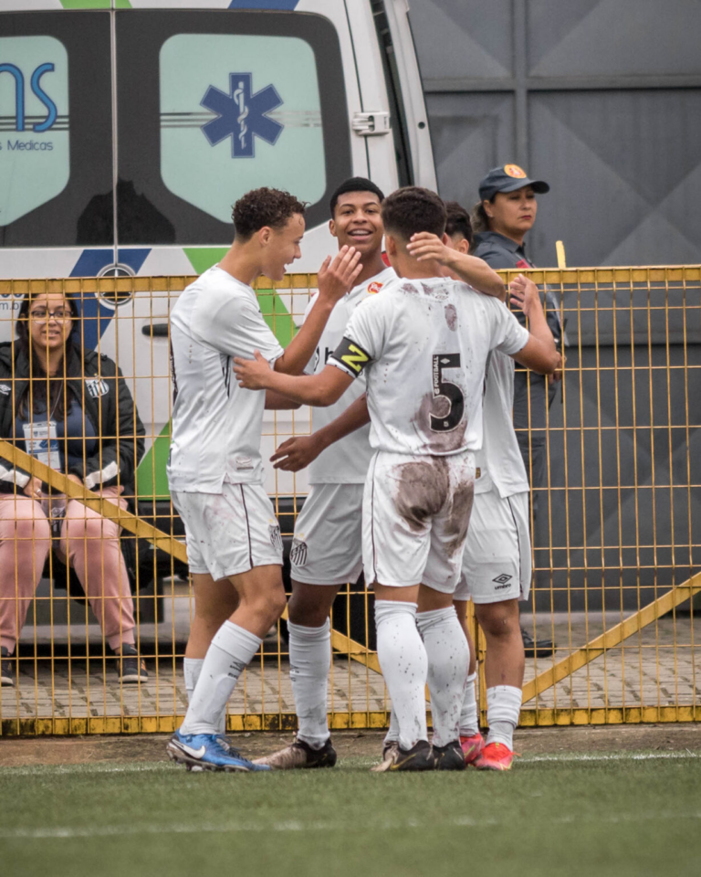 Santos visita o Corinthians no Parque São Jorge pela volta da semifinal do Paulista Sub-15