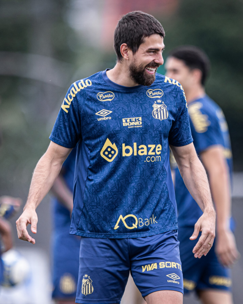 Luan Peres participa de parte do treino e Jair segue fora do Santos