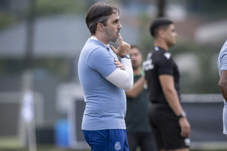 TÉCNICO LEANDRO CELEBRA CLASSIFICAÇÃO ANTECIPADA DO SANTOS