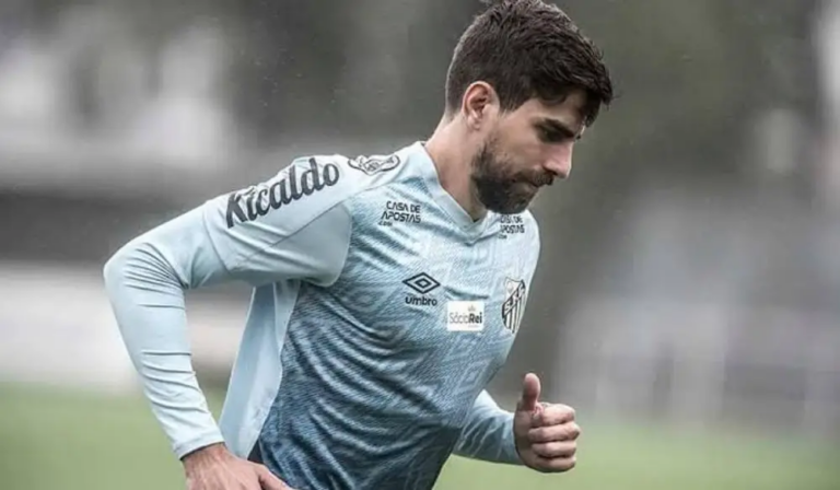 Em busca de ritmo, Luan Peres valoriza jogo-treino e celebra atuação do Santos