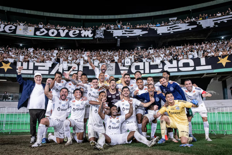 Jogadores dedicam acesso em 'ano difícil' à torcida: 'Série A não merece ficar sem o Santos'