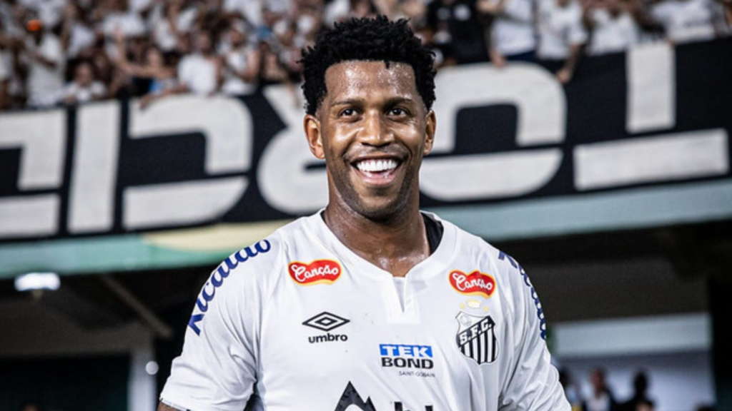 Gil bate o martelo sobre o futuro após Santos voltar ao Brasileirão Série A