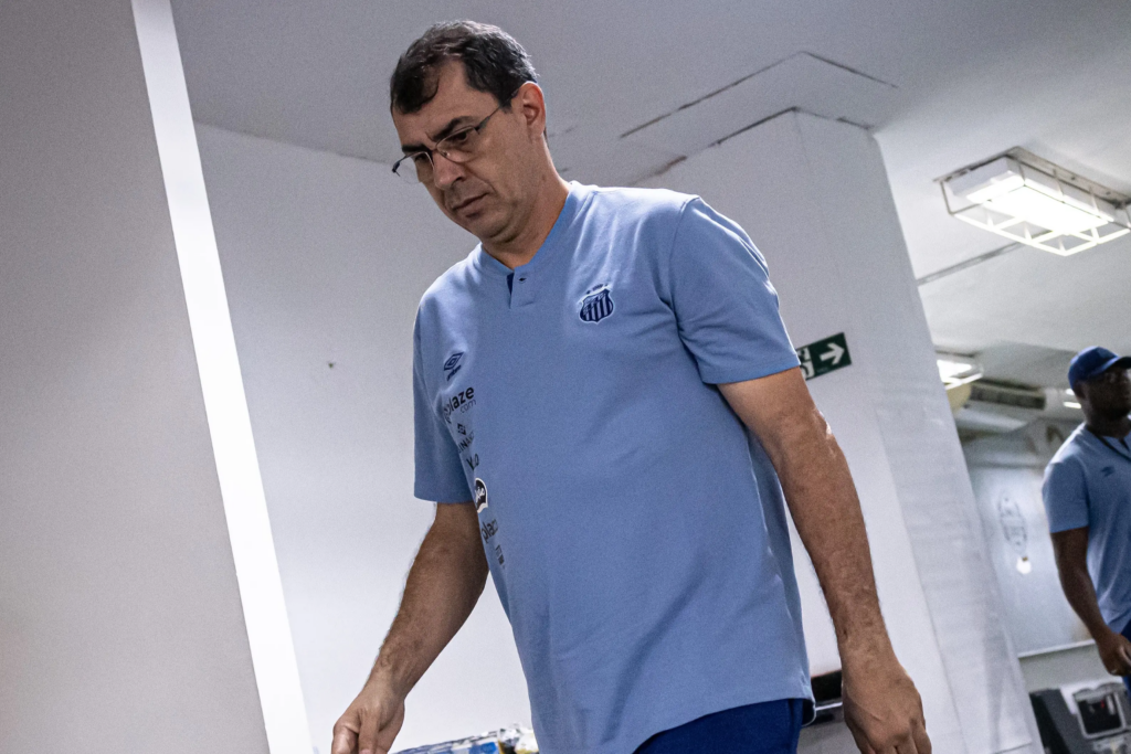 Carille revela planos para reta final da Série B e vê Santos forte na elite: "Não precisa mudar muito"