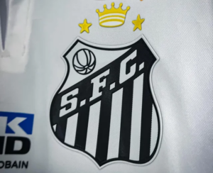 É oficial! Atacante assina com o Santos até 2029