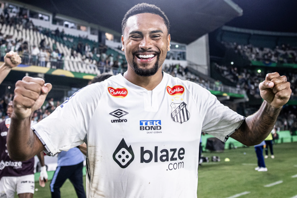 Titular absoluto, Wendel Silva se vê 100% adaptado no Santos e revela desejo de ficar: "Privilégio"