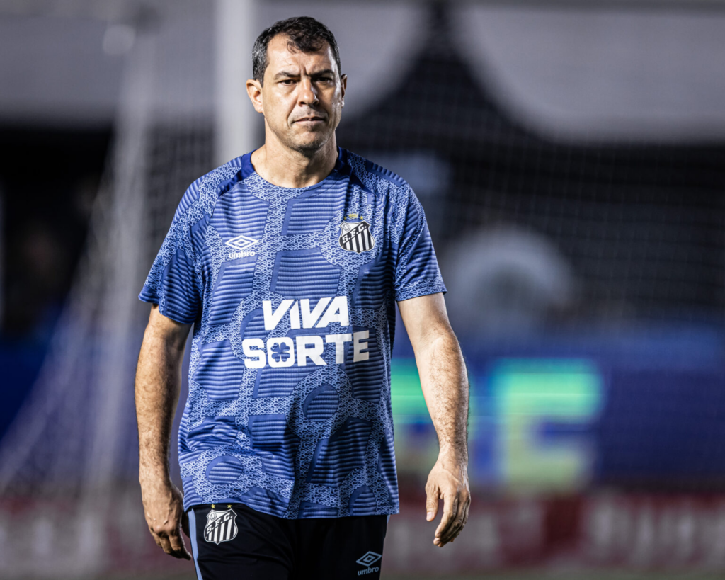 Aliviado, Carille admite que é momento de sentar com a diretoria para definir futuro no Santos