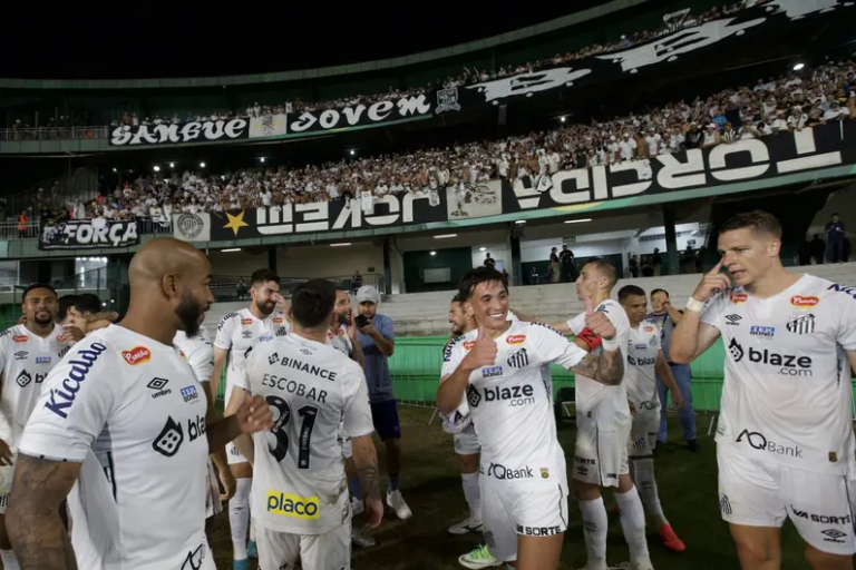 Santos é campeão da Série B após tropeço do Novorizontino