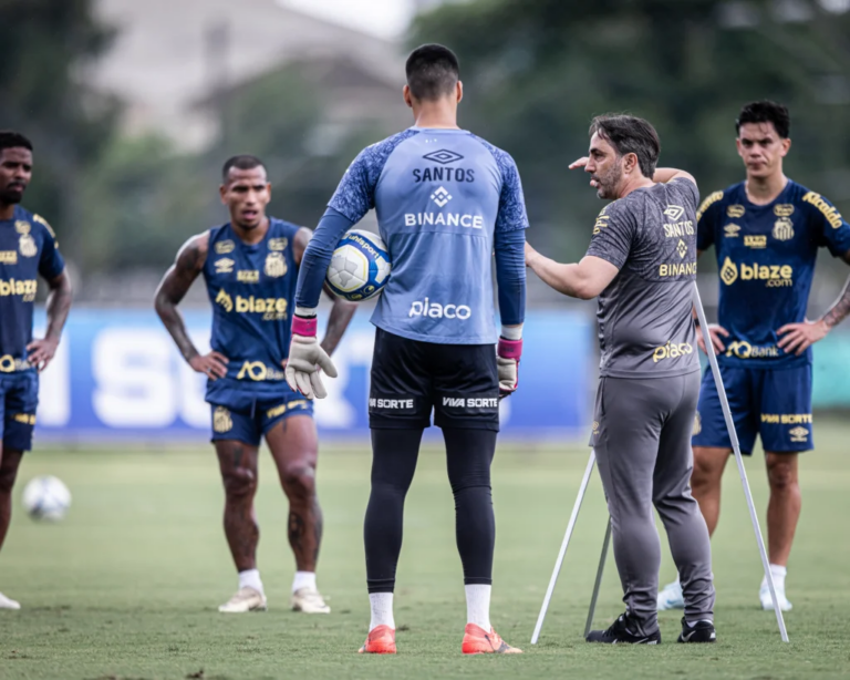 Veja fotos do primeiro treino de Leandro Zago no profissional do Santos