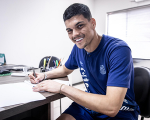 GABRIEL BRAZÃO RENOVA VÍNCULO COM O SANTOS ATÉ 2028