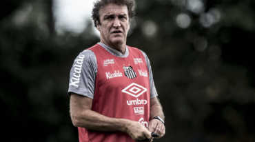 Pressão da torcida pode fazer Marcelo Teixeira desistir de Cuca no Santos