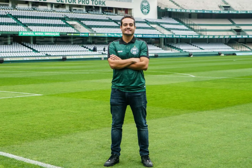 Santos contrata dirigente do Coritiba para exercer cargo de gerente de futebol em 2025