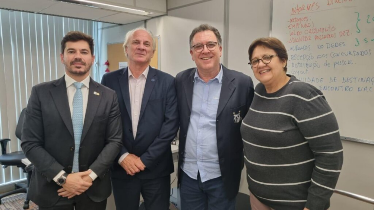 PRESIDENTE DO SANTOS FUTEBOL CLUBE FAZ REUNIÕES EM BRASÍLIA