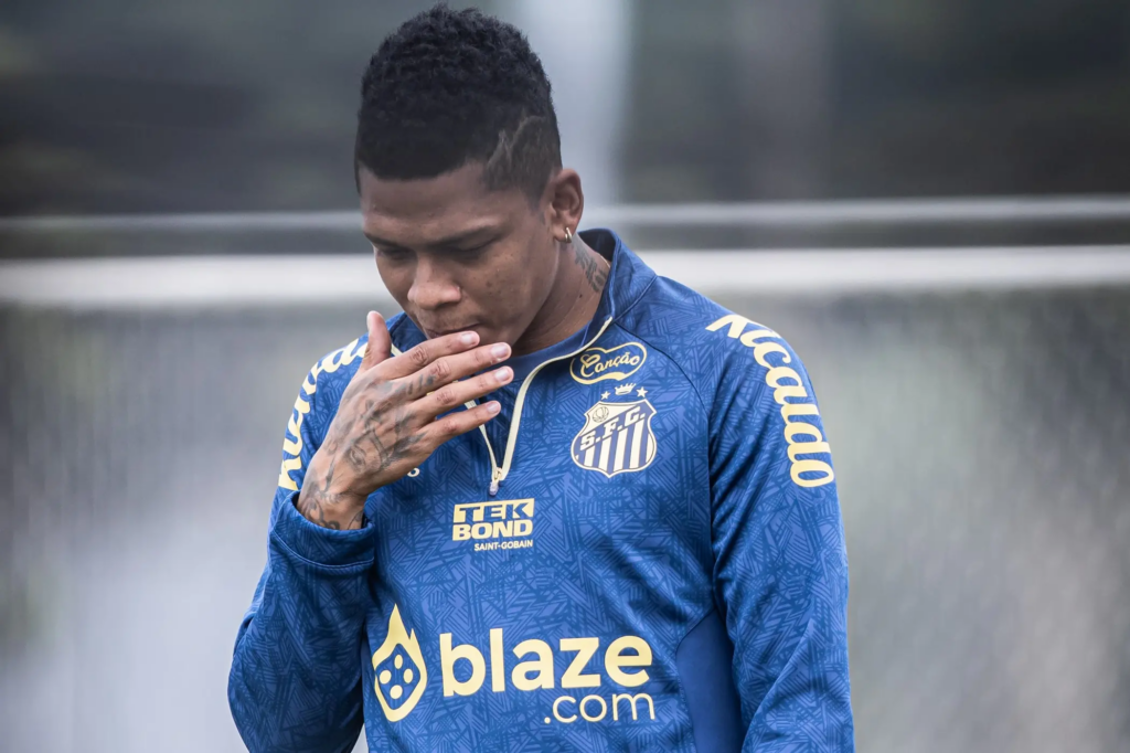 Billy Arce não convence no Santos e completa dois meses sem ser relacionado