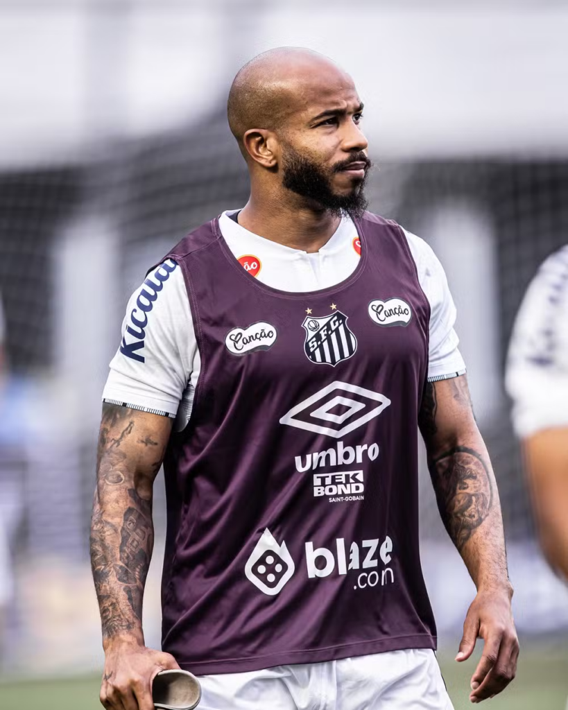 Patrick tem futuro indefinido no Santos e pode ser negociado