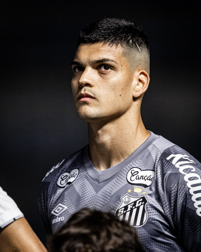 Gabriel Brazão revela que quase parou de jogar antes de atuar no Santos