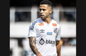 Santos espera novo treinador para definir futuro de Serginho