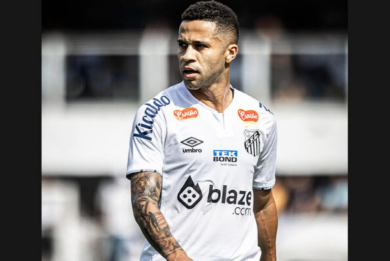 Serginho vê contrato chegar ao fim e espera definição do Santos para saber futuro