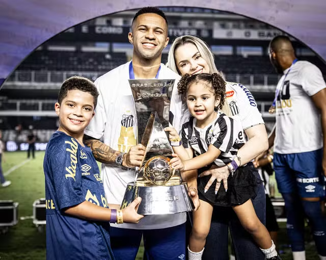Antigo Companheiro de Neymar Retorna ao Santos: "Revivendo Memórias"