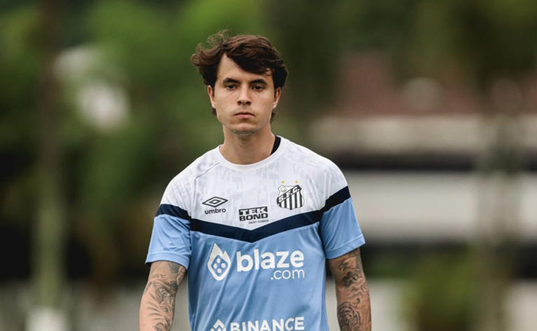 Roger Machado comunica interesse do Internacional em Vinicius Zanocelo