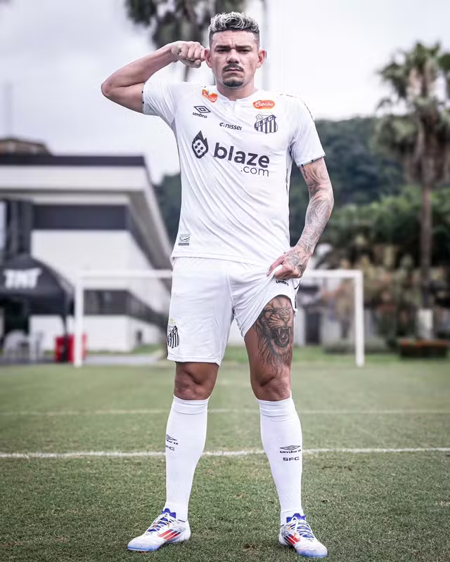 Santos Reforça Ataque com Tiquinho Soares