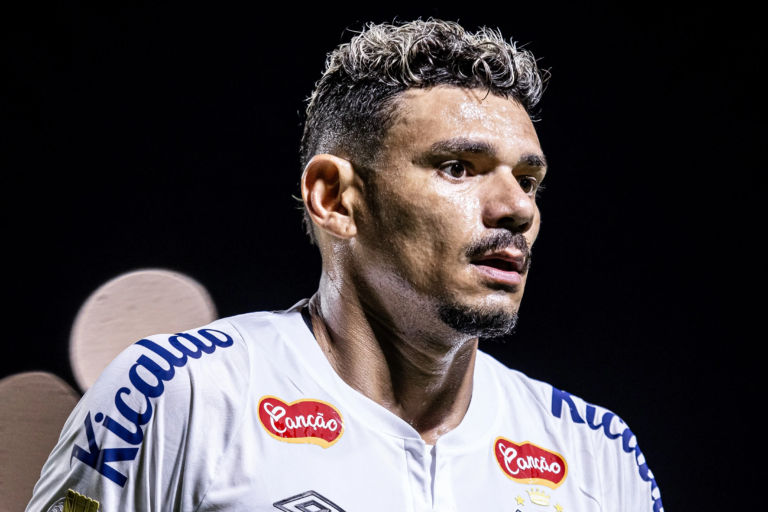 Tiquinho Soares: Estreia Promissora no Santos