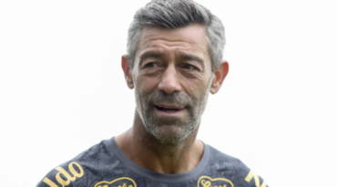 Santos Avalia Futuro de Morelos e Busca Reforços