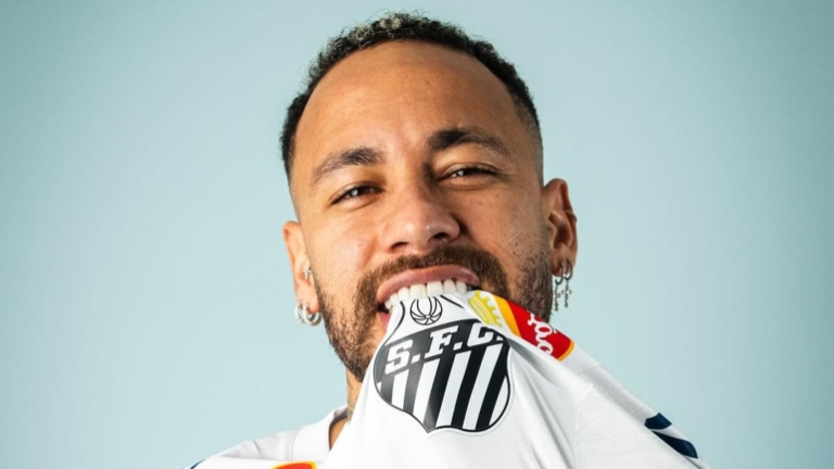 Neymar repactua com o Santos por ‘seis meses’ e assume a icônica camisa 10 de Pelé
