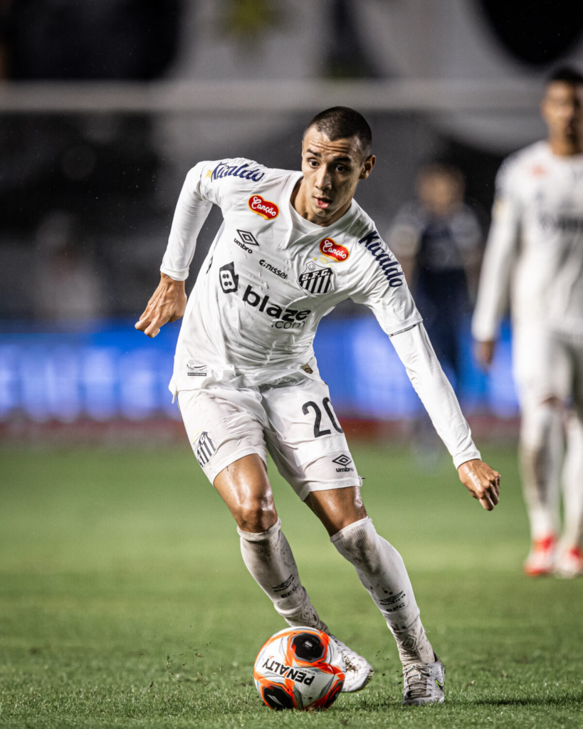 Gabriel Bontempo prorroga contrato com o Santos até 2027