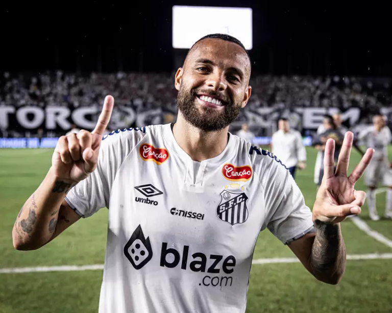 Guillerme foi decisivo para o Santos e é o artilheiro da Série A em 2025