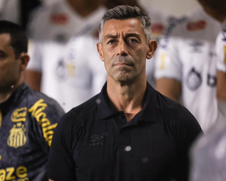 Santos informa sobre procedimento cirúrgico de Pedro Caixinha