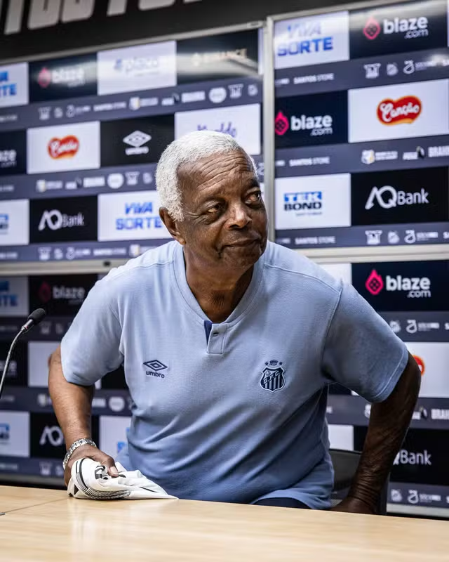Lima, bicampeão mundial pelo Santos, falece aos 83 anos