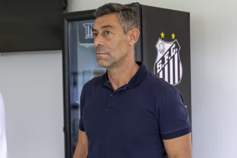 Santos se mostra otimista para dar a Pedro Caixinha a notícia da chegada de Rony até quarta-feira (5)